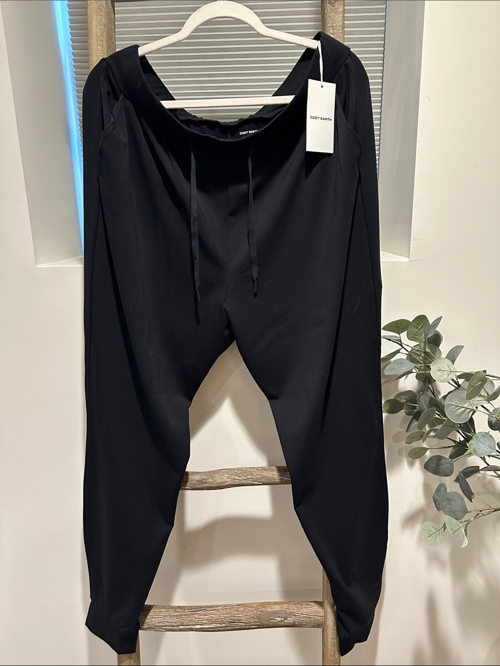 Women’s Black Relaxed Jogger Pants
